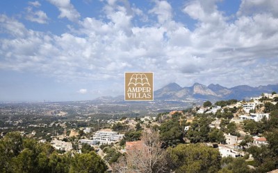 Precioso y acogedor apartamento con vistas panorámicas al mar y las montañas.